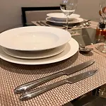 Deluxe 2-bed On Park Square, 利兹
