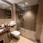 Deluxe 2-bed On Park Square, 公寓 利兹