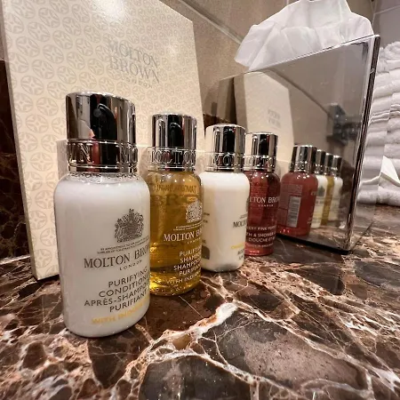 Deluxe 2-bed On Park Square, 아파트 *