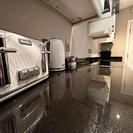 Deluxe 2-bed On Park Square, 公寓 *