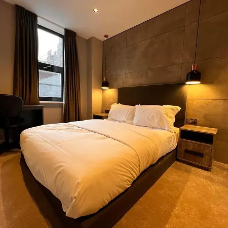 Апартаменты Deluxe 2-bed On Park Square, *
