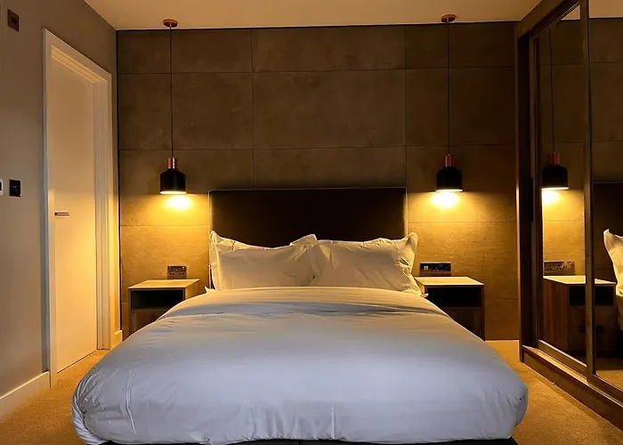 公寓 Deluxe 2-bed On Park Square,