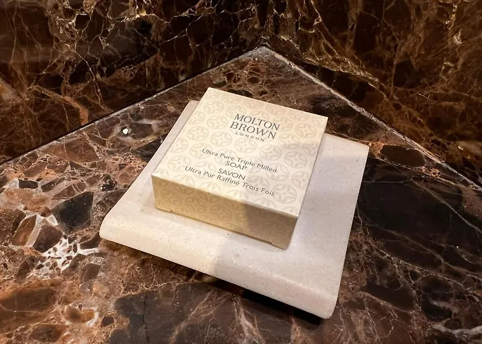 Deluxe 2-bed On Park Square, * Leeds (West Yorkshire)