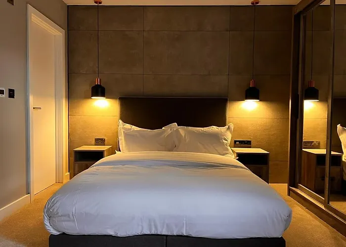 Deluxe 2-bed On Park Square, 利兹