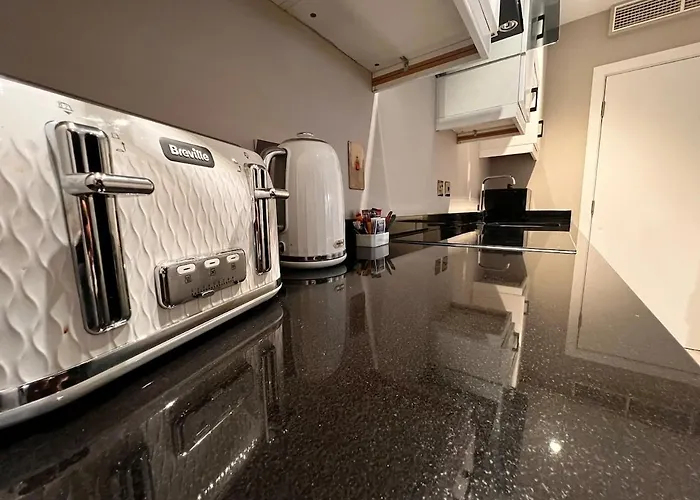 Deluxe 2-bed On Park Square, Apartamento *